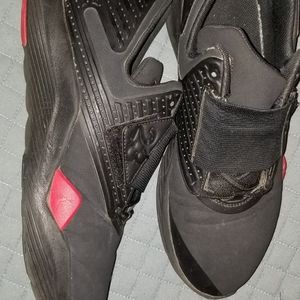 Jordan Relentless 'Bred', Black/Dandelion/Varsity